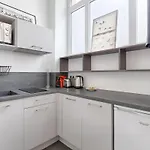 Appartement De Charme Au Coeur Des Batignolles