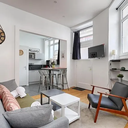 Appartement De Charme Au Coeur Des Batignolles