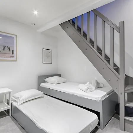 Appartement De Charme Au Coeur Des Batignolles